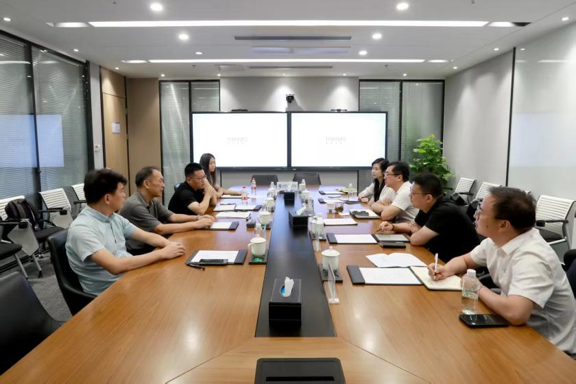 袁泉与九峰医疗吴文辉一行开展座谈交流