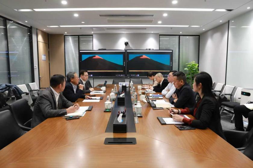 袁泉与医科达（中国）全球执行副总裁兼中国区总裁龚安明一行开展座谈交流